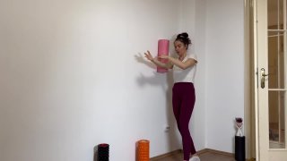 Kar hengerezése falnál állva